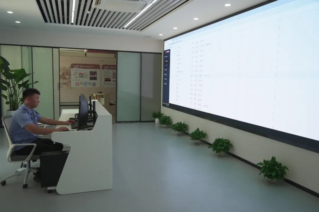 AI终端新趋势：从“具身智能”到“具人智能”端侧体竞逐下一代入口(图1)